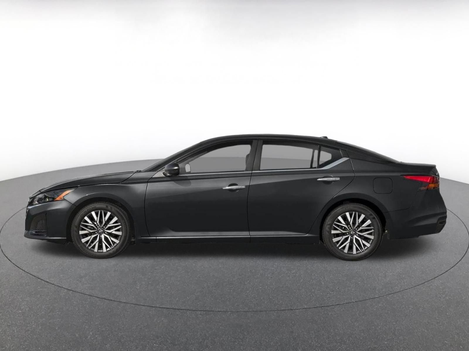 Used 2025 Nissan Altima 2.5 SV FWD image 3