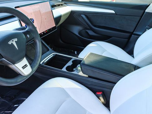 Used 2021 Tesla Model 3 Standard Range Plus image 18