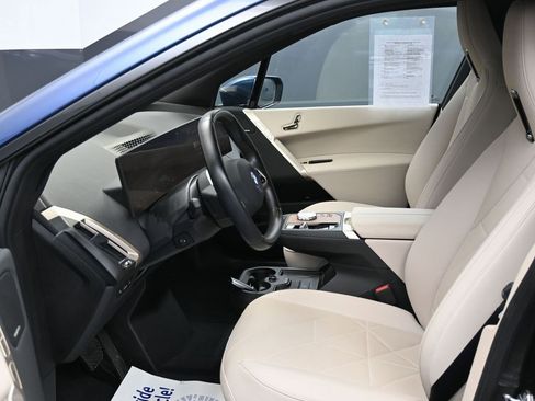 Used 2022 BMW iX xDrive50 w/ Sport Package image 17
