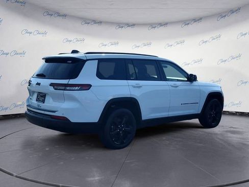 Used 2023 Jeep Grand Cherokee L Laredo image 5