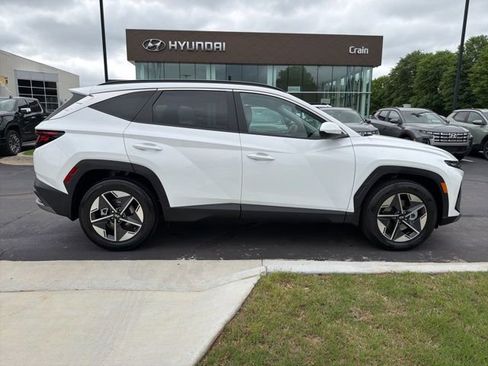 Certified 2025 Hyundai Tucson SEL FWD image 9