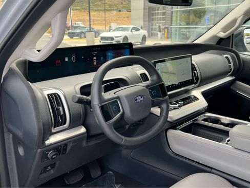 Certified 2025 Ford Expedition Active AWD/4WD image 30