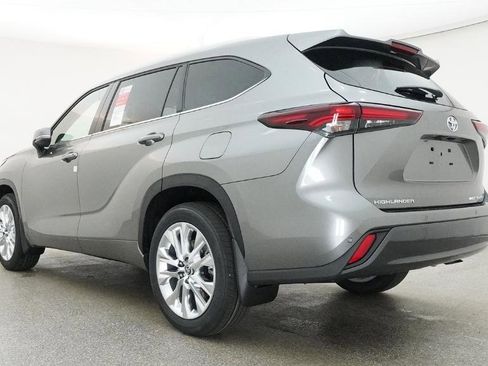 New 2026 Toyota Highlander Limited AWD/4WD image 9