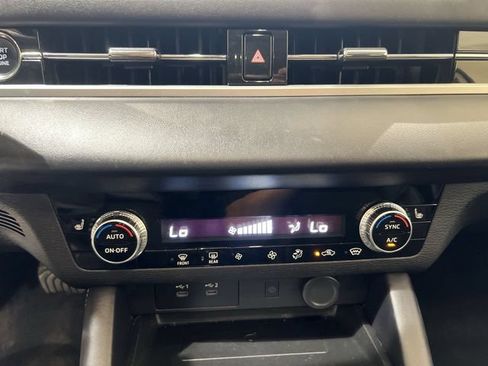 Used 2025 Mitsubishi Outlander AWD image 17