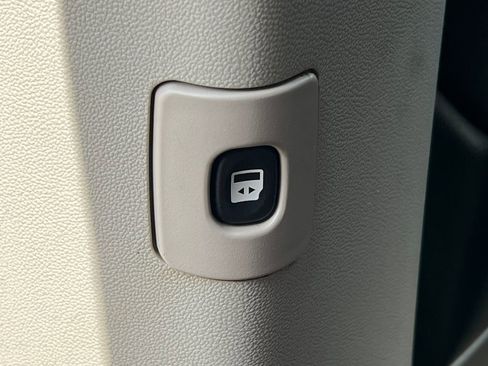 Used 2020 Dodge Grand Caravan SXT image 29