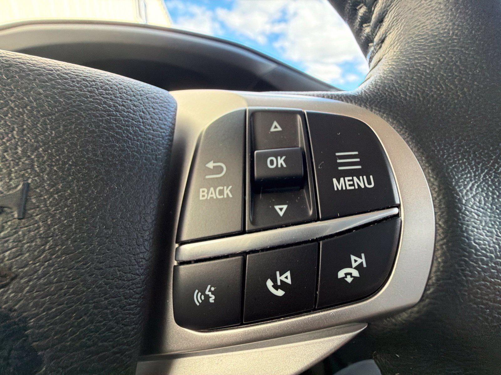 Used 2021 Ford Explorer XLT w/ Equipment Group 202A AWD/4WD image 19
