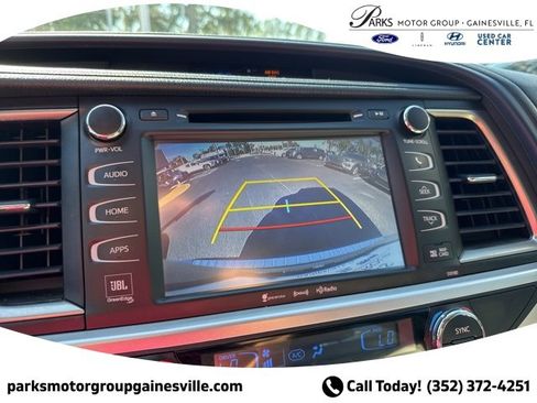 Used 2017 Toyota Highlander Limited image 24