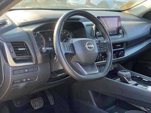 Used 2025 Nissan Rogue SV AWD/4WD image 9