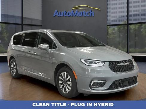 Used 2022 Chrysler Pacifica Limited FWD image 1