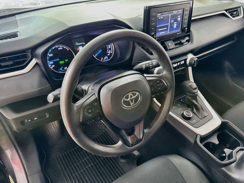 Used 2021 Toyota RAV4 LE AWD/4WD image 21