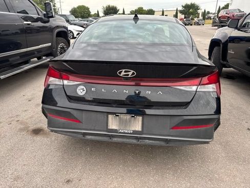 Used 2025 Hyundai Elantra Sport FWD image 5
