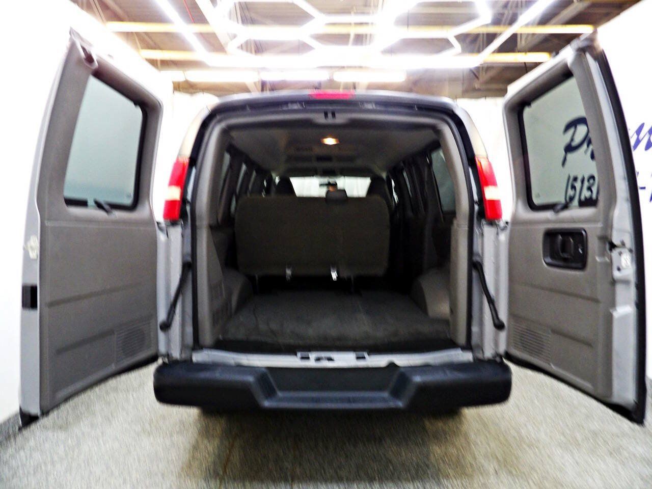Used 2017 Chevrolet Express 2500 LS RWD image 8