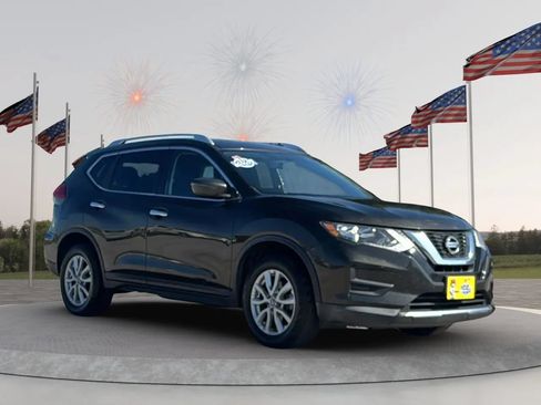 Used 2017 Nissan Rogue SV FWD image 1