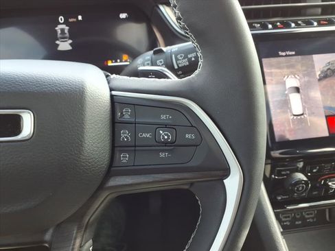 Used 2023 Jeep Grand Cherokee Limited w/ Luxury Tech Group II AWD/4WD image 20