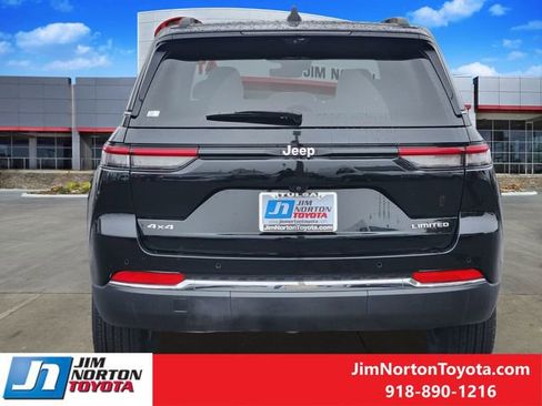 Used 2025 Jeep Grand Cherokee Limited w/ Luxury Tech Group II image 7