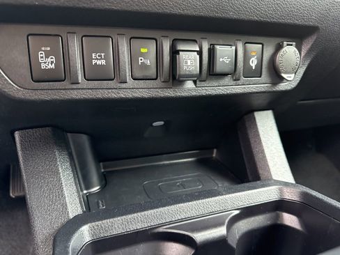 Used 2023 Toyota Tacoma TRD Off-Road w/ Technology Package image 19