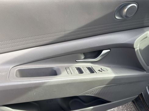 Certified 2024 Hyundai Elantra SEL image 18