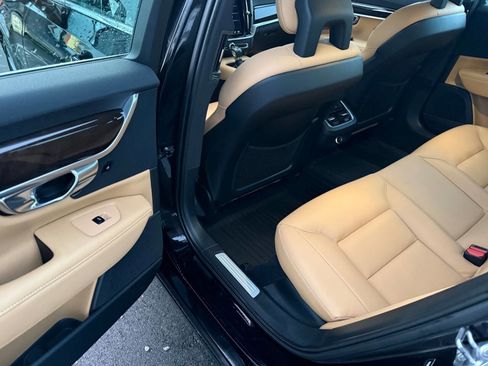 Used 2017 Volvo S90 T6 Momentum w/ Vision Package image 20