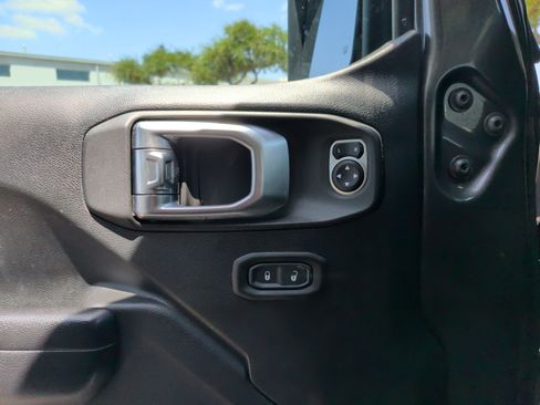 Used 2020 Jeep Gladiator Sport w/ Quick Order Package 24S AWD/4WD image 10