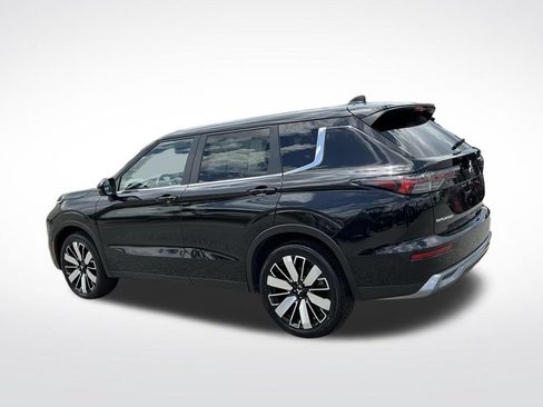 Used 2025 Mitsubishi Outlander AWD image 3