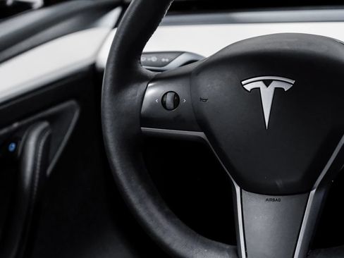 Used 2023 Tesla Model Y Long Range AWD/4WD image 18