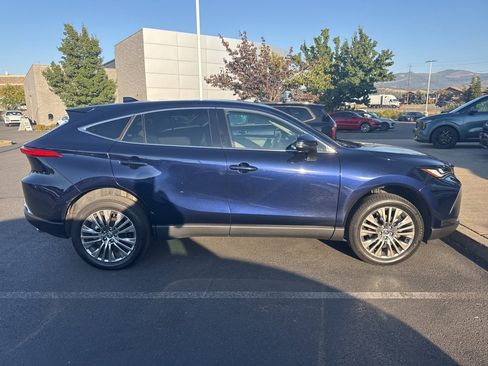 Used 2024 Toyota Venza Limited image 2