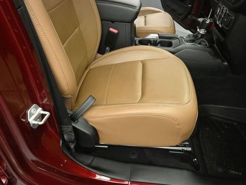 Used 2021 Jeep Wrangler Unlimited Sahara w/ Cold Weather Group AWD/4WD image 33