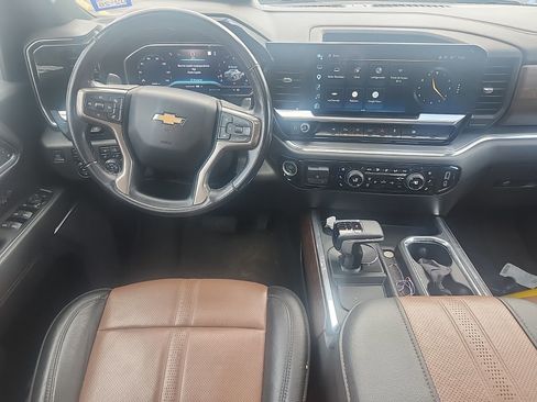 Used 2023 Chevrolet Silverado 1500 High Country w/ High Country Premium Package AWD/4WD image 9