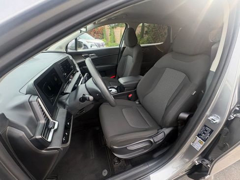Used 2025 Kia Sportage LX FWD image 35