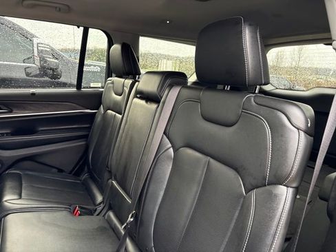 Used 2023 Jeep Grand Cherokee L Limited w/ Luxury Tech Group II image 10