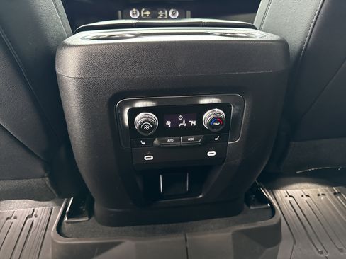 Used 2023 GMC Yukon AT4 w/ AT4 Premium Plus Package image 47