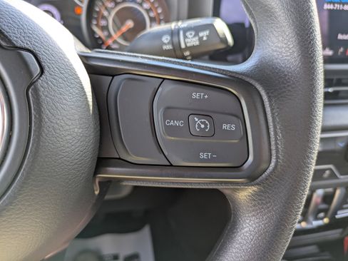 Used 2025 Jeep Wrangler Sport image 20