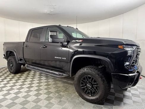 Used 2024 Chevrolet Silverado 2500 ZR2 w/ Technology Package AWD/4WD image 9