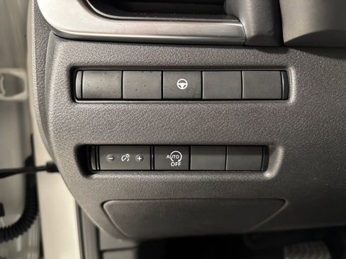 Used 2023 Nissan Rogue SV AWD/4WD image 17