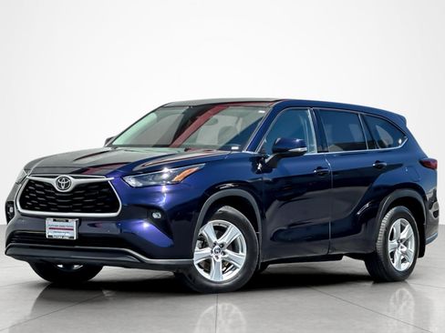 Used 2022 Toyota Highlander LE FWD image 1