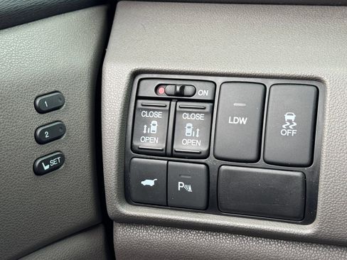 Used 2014 Honda Odyssey Touring Elite image 40