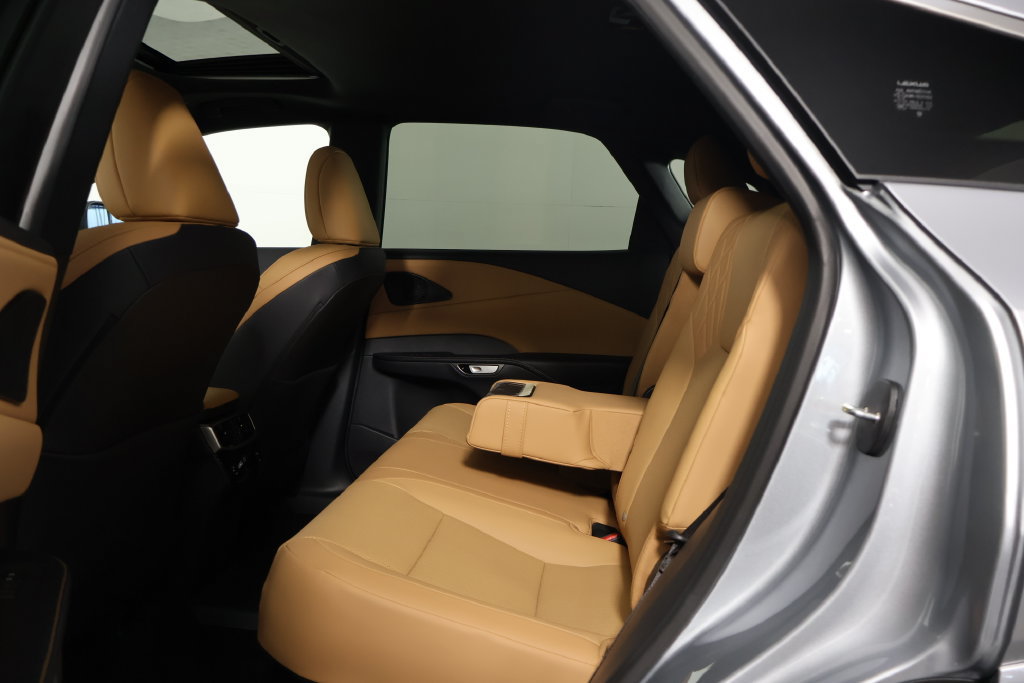 New 2026 Lexus RX 450h AWD w/ Convenience Package image 6