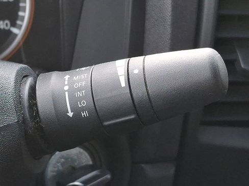 Used 2014 Nissan Titan SV w/ SV Value Truck Package image 18