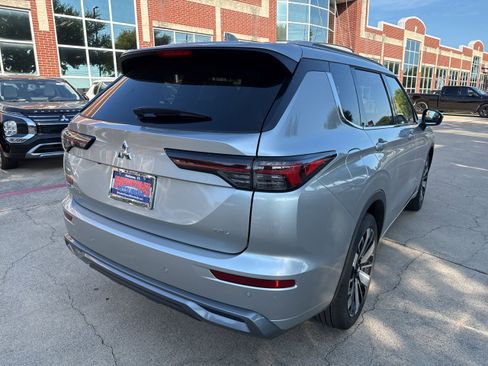 New 2025 Mitsubishi Outlander SEL image 3