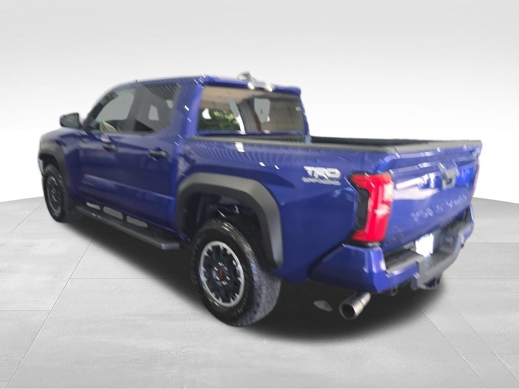 Used 2025 Toyota Tacoma TRD Off-Road AWD/4WD image 4