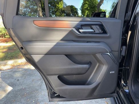 Used 2025 GMC Yukon Denali image 25