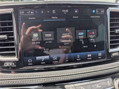 Used 2023 Chrysler Pacifica Limited FWD image 16