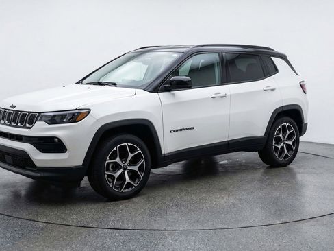 Used 2025 Jeep Compass Limited image 3