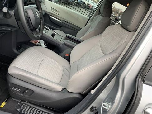 Used 2024 Toyota Sienna LE image 18