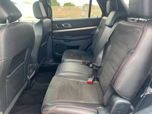 Used 2018 Ford Explorer XLT w/ Equipment Group 202A AWD/4WD image 24