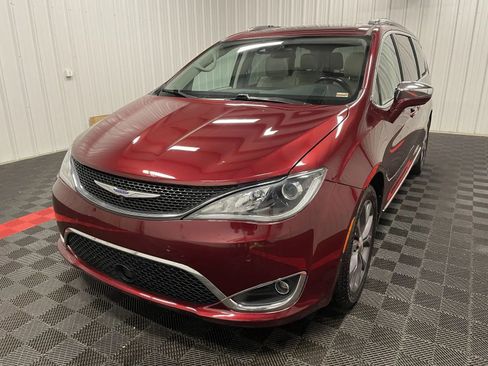 Used 2019 Chrysler Pacifica Limited w/ Tire & Wheel Group image 9