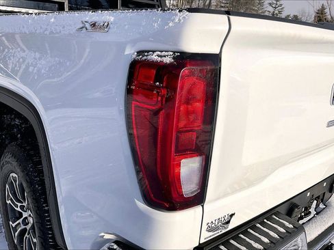 Used 2021 GMC Sierra 1500 SLE w/ X31 Off-Road Package image 32
