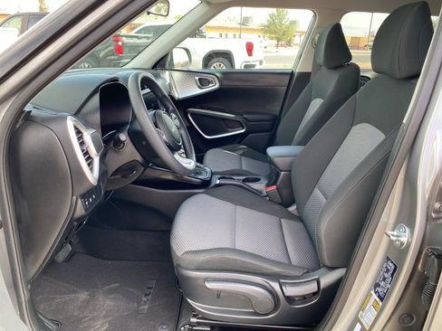 Used 2025 Kia Soul LX w/ LX Technology Package image 20