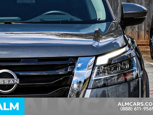 Used 2024 Nissan Pathfinder Platinum w/ Cargo Package image 14