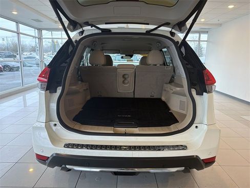 Used 2020 Nissan Rogue SV w/ Premium Package image 15